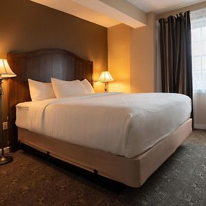 Deluxe King Two Room Suite